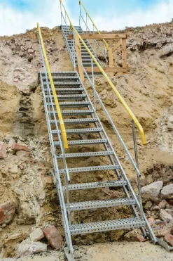 Byggtrappa 100cm 9 steg komplett 2 räcken