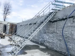 Byggtrappa 100cm 12 steg komplett 2 räcken