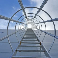 Fasadstege 6 - 6,7m inkl fallskydd